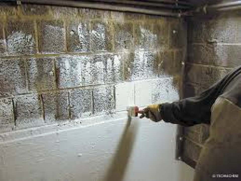 Protéger les murs des infiltrations d'eau avec la peinture Etanche
